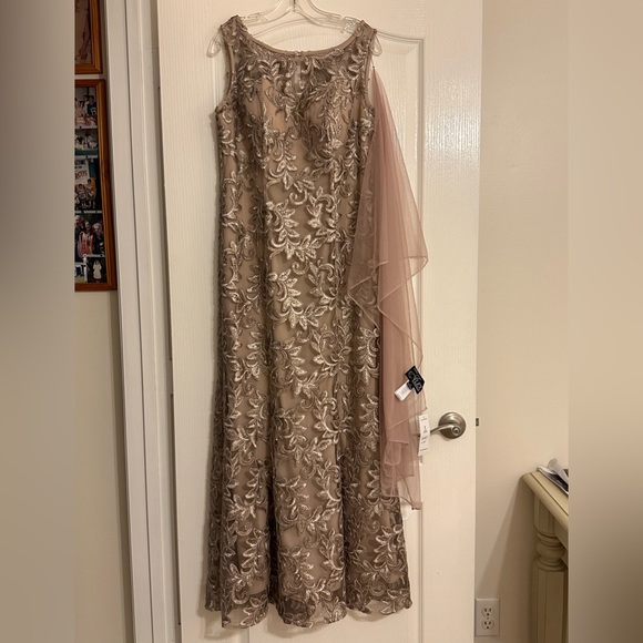 Alex Evenings Mother of the Bride gown champagne sequins 8P - Picture 5 of 11